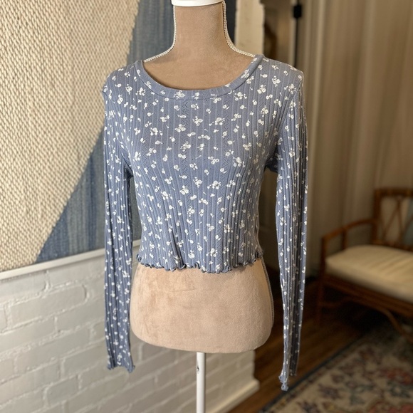 Aero The OG Tee Collection Blue Floral Ribbed Lettuce Edge Top - Picture 3 of 9